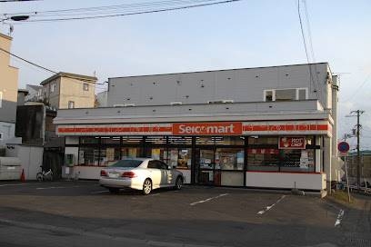 コンビニ　セイコーマート月寒店（コンビニ）まで297m