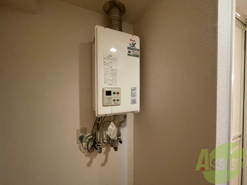 その他設備　ガス給湯器です。操作しやすいパネルになってます。