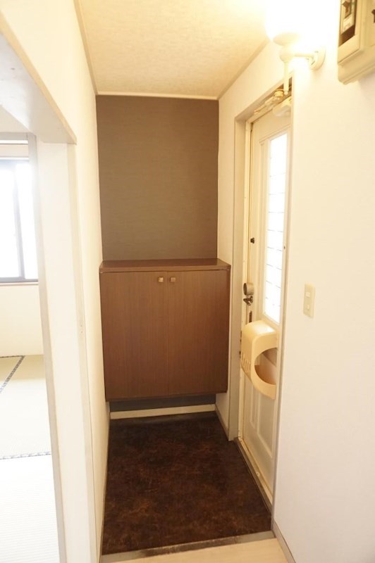 玄関　玄関にはシューズボックスがあります