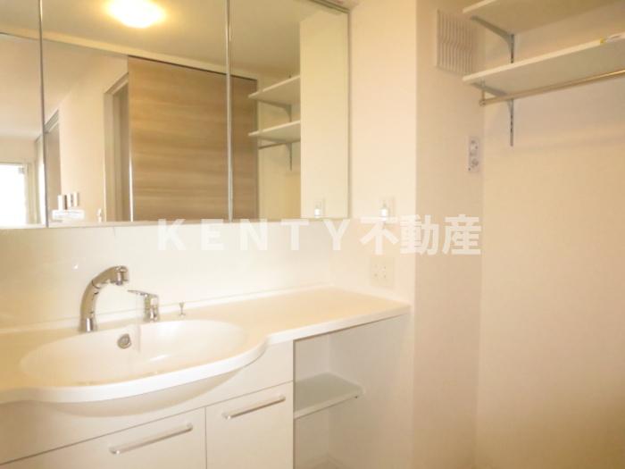 洗面設備　コンパクトで使いやすい洗面所