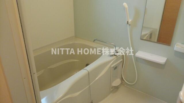 バス・シャワールーム　追炊き、浴室乾燥機付きのバスルームです☆彡