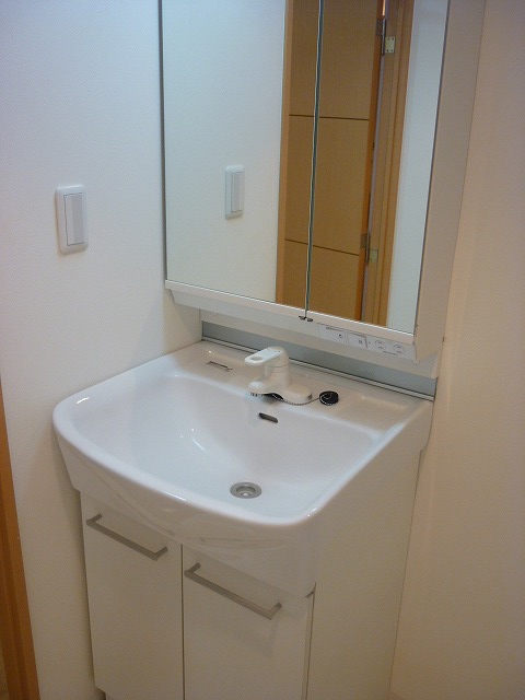 洗面設備　あると便利な独立洗面台です。