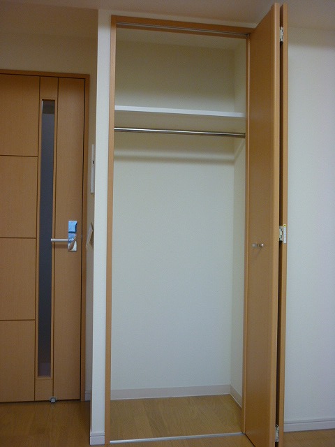 収納　ハンガーポール付のクローゼット