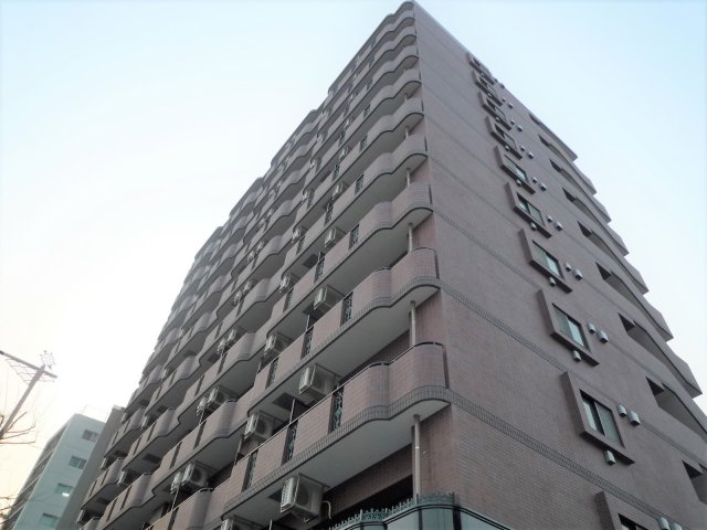 建物外観　外壁タイル貼のマンションです。