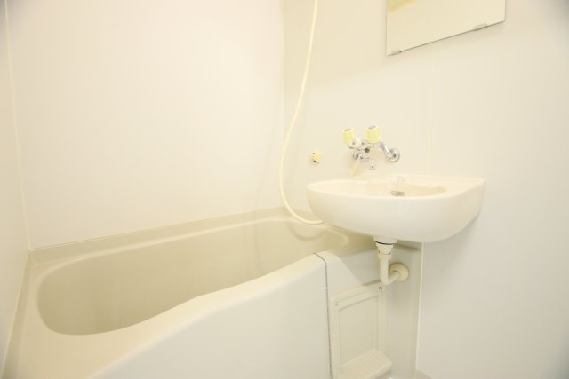 バス・シャワールーム　※別室の参考写真の為、現況優先です。