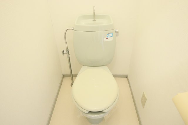 トイレ　※別室の参考写真の為、現況優先です。