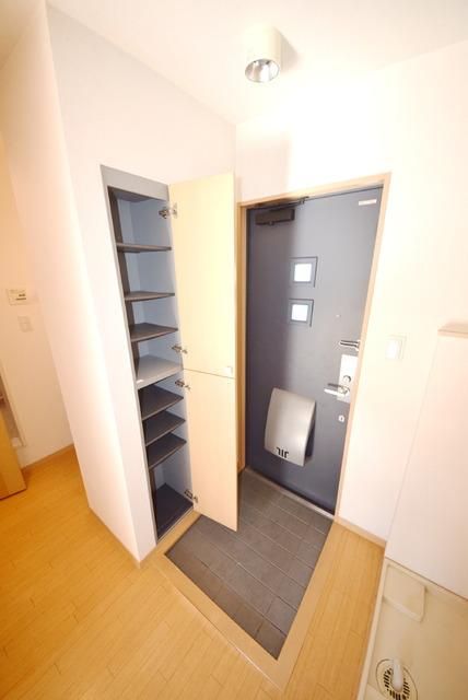 玄関　★★下駄箱はトールタイプで収納力有ります★★