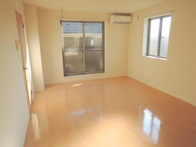 居室・リビング　★明るい２面採光のリビング★