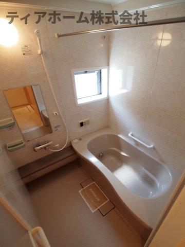 バス・シャワールーム　コンパクトで使いやすいお風呂です