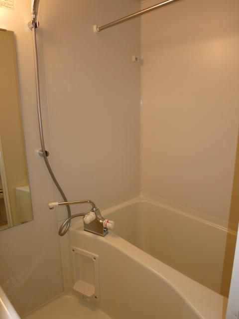 バス・シャワールーム　ゆったり過ごせるお風呂です