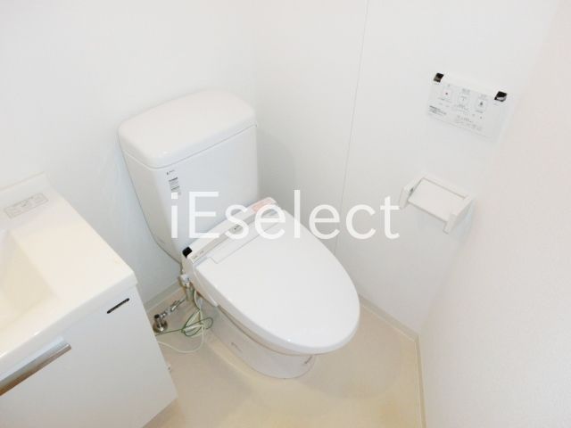 トイレ　ウォシュレット付。要望の多い設備なんですよ。