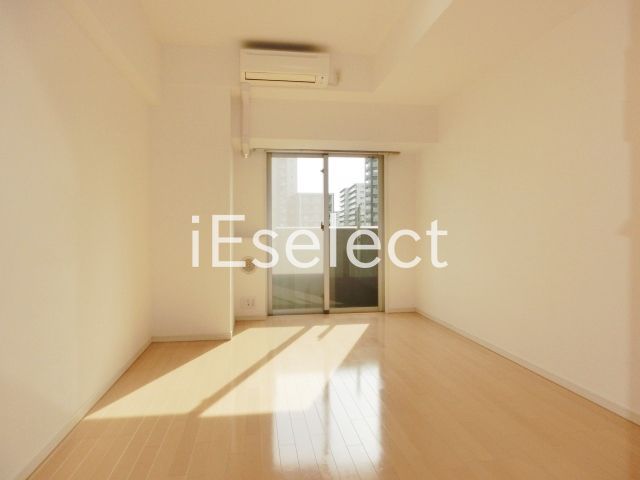 居室・リビング　窓も大きく明るいですね