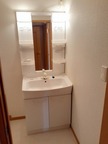 洗面設備　脱衣スペースもあります