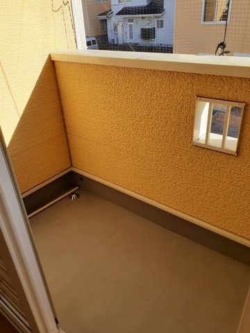 バルコニー　暖かな日差しのふりそそぐバルコニー