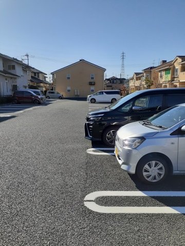 駐車場　駐車場があるので、車を買う予定の方も安心です