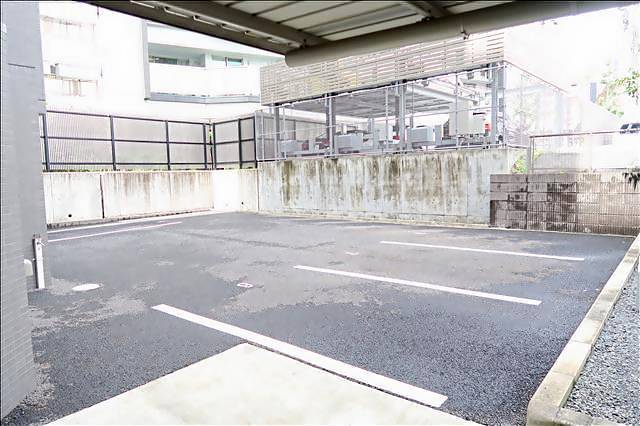 駐車場　ミニミニ一社店へ