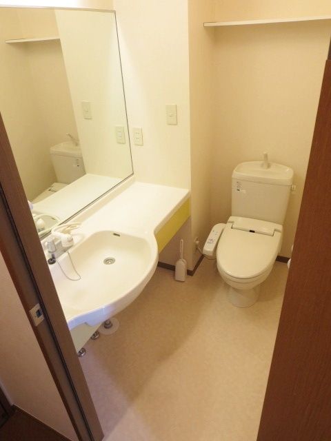 トイレ　★シャレたパウダールームですね★