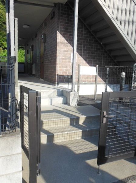 エントランス　★入り口に門が付いてます★