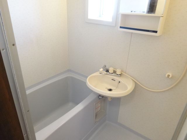 バス・シャワールーム　お風呂も広くてキレイです。