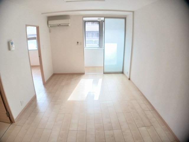 居室・リビング　ゆったり過ごせる居間です