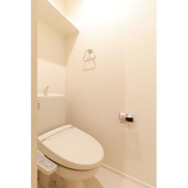 トイレ　※写真は同タイプ住戸です。