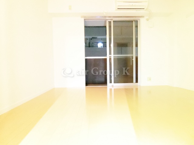 居室・リビング　室内