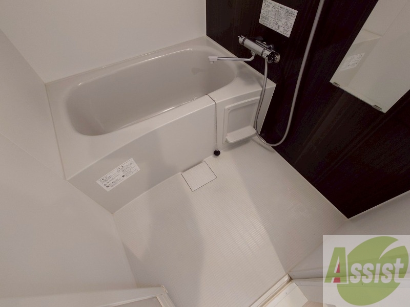 バス・シャワールーム　お風呂になります。一日の疲れを癒してくださいね。