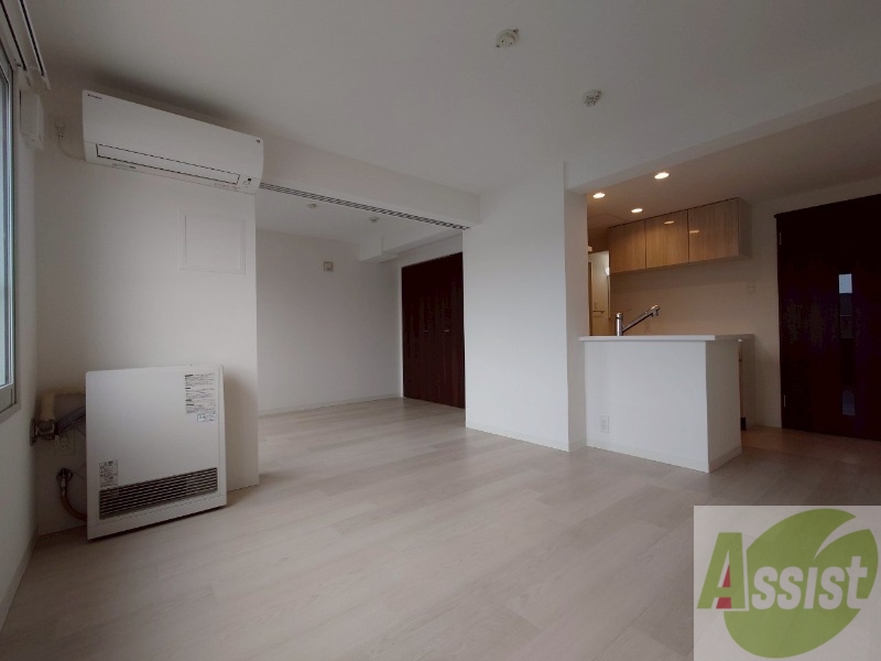 居室・リビング　リビングです。戸を開けるとより開放的ですね。