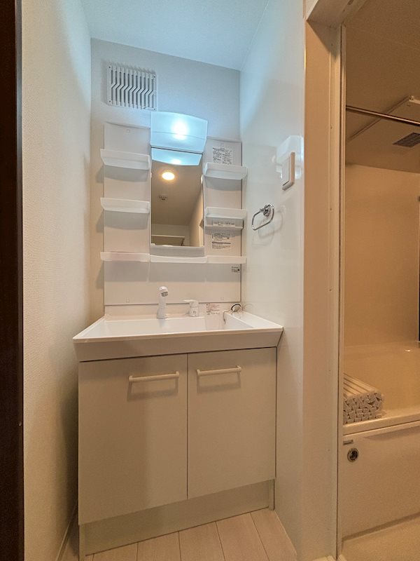 洗面設備　※別号室の写真です。