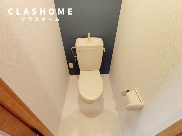 トイレ　同物件の別部屋になります。
