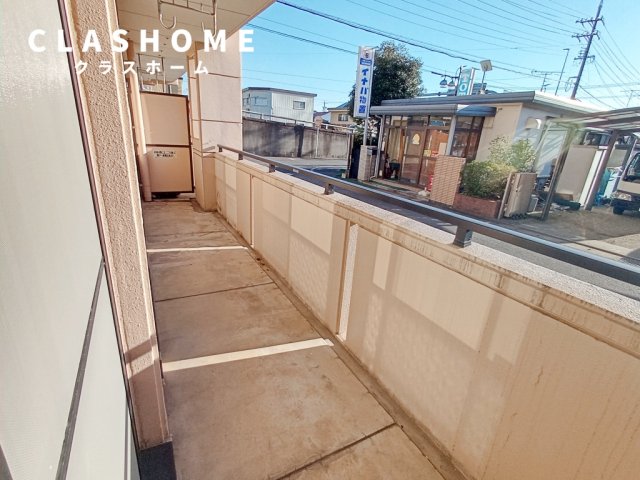 バルコニー　同物件の別部屋になります。