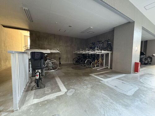 駐車場　駐輪場（2021年4月撮影）
