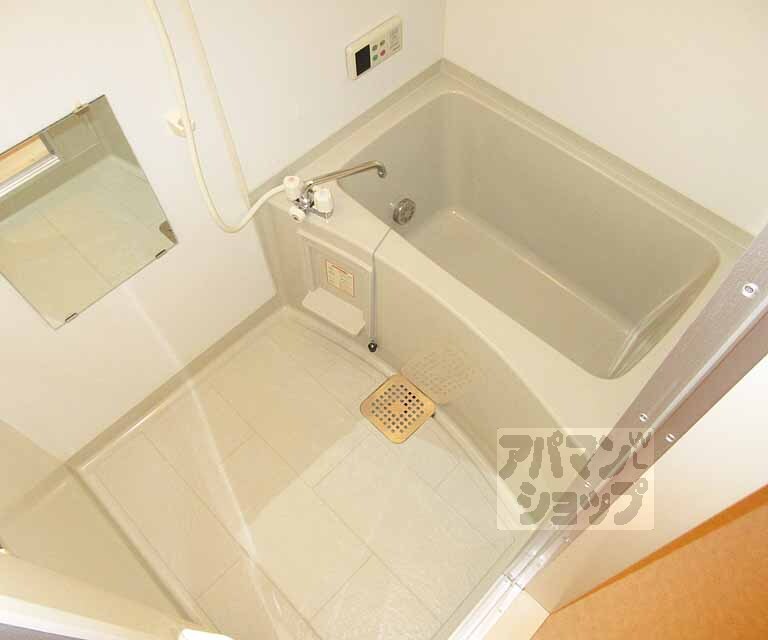 バス・シャワールーム　広めのお風呂です