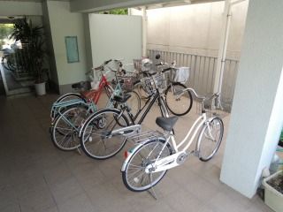 駐車場　駐輪場には自転車or原付を置けます