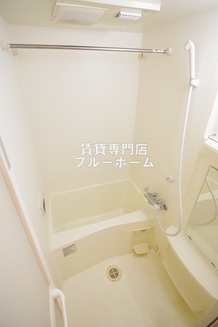 バス・シャワールーム　お風呂は浴室乾燥機付き！