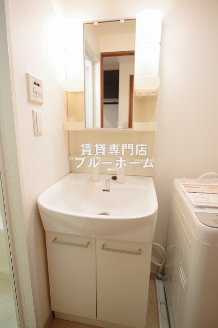 洗面設備　洗面所も収納豊富！