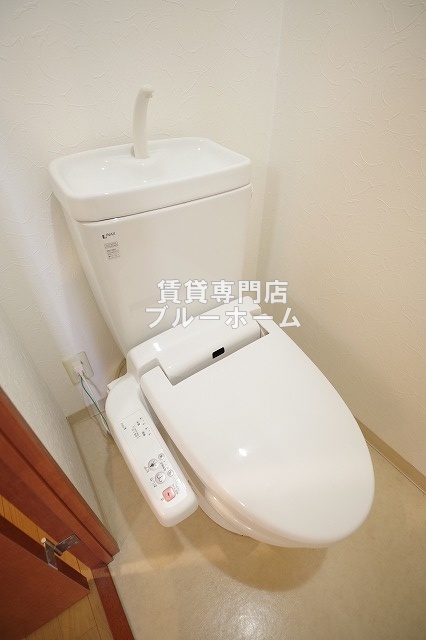 トイレ　温水洗浄便座付きのトイレ！
