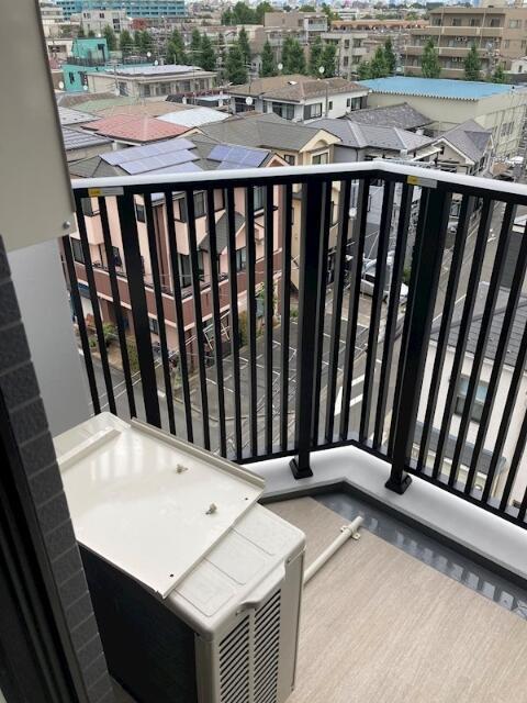 バルコニー　暖かな日差しのふりそそぐバルコニー