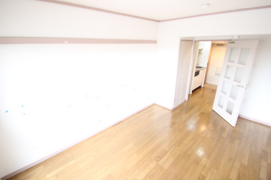 居室・リビング　※別号室の写真です。現状と異なる場合は現状優先となります。