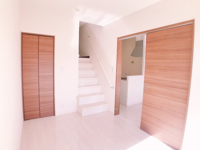 その他部屋・スペース　リビングに隣接した洋室4.5帖