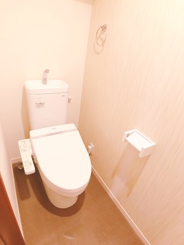 トイレ　もちろん温水洗浄便座完備