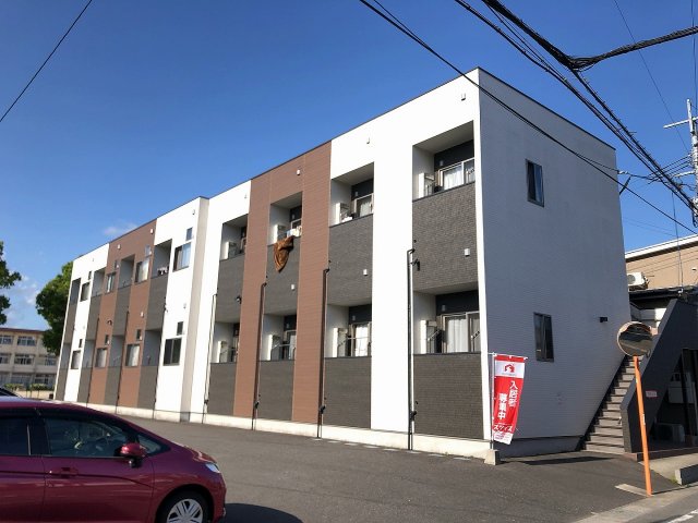 建物外観　ツートンカラーのオシャレな外観