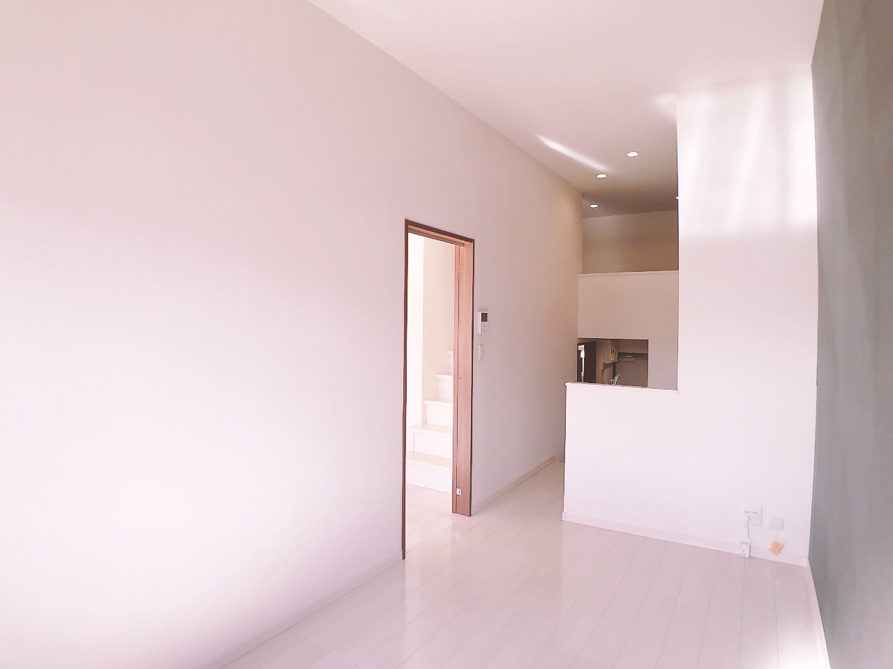 居室・リビング　ソファーや大型TVの配置が可能な広々リビング