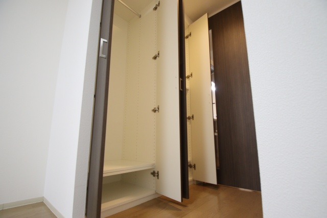 玄関　※別室の参考写真の為、現況優先です。