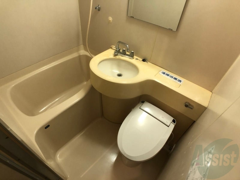 バス・シャワールーム　ユニットバスです。疲れを癒すのに欠かせませんね！