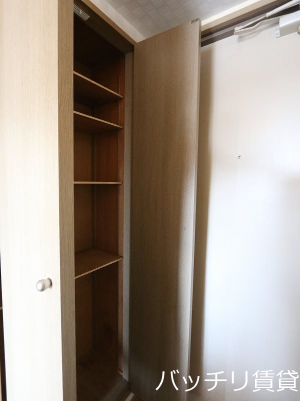 玄関　別号室タイプの為、現状を優先致します。