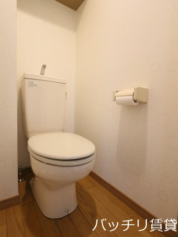 トイレ　別号室タイプの為、現状を優先致します。