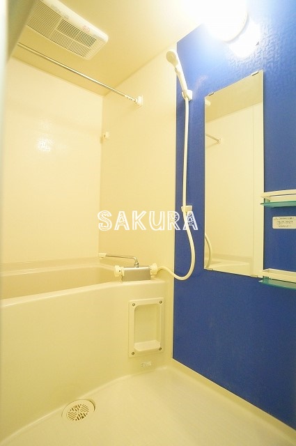 バス・シャワールーム　雨の日でも安心の浴室乾燥機付きです♪