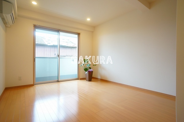 居室・リビング　開放感のあるゆったりとしたお部屋です♪