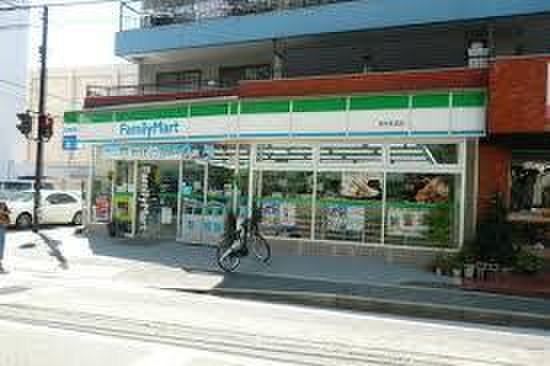 コンビニ　ファミリーマート（コンビニ）まで400m